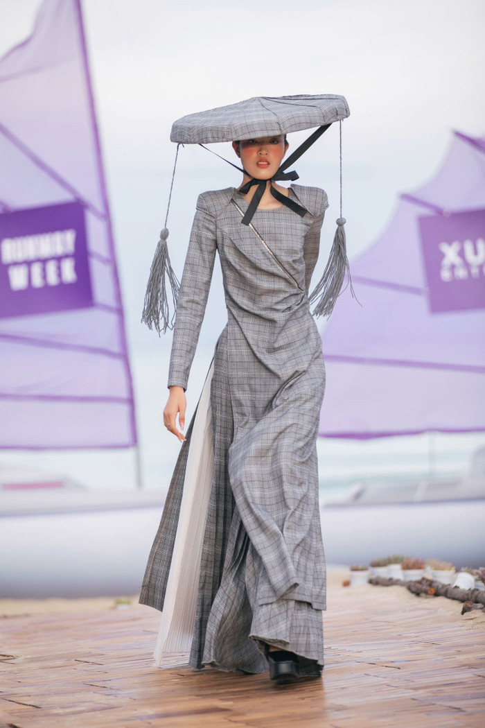 Như Ý tên đầy đủ là Thạch Phan Như Ý, sinh năm 2008, quê ở TP.HCM, là học trò của siêu mẫu Xuân Lan. 