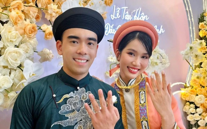 Á hậu Phương Anh hé lộ thiệp cưới, ấn định ngày lên xe hoa Ảnh 2