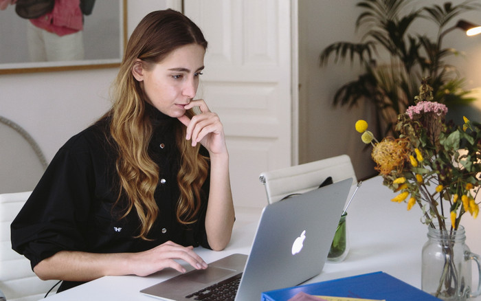 Mẹo chăm sóc da cho người thường xuyên sử dụng máy tính Ảnh 2