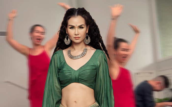 Võ Hạ Trâm diện váy ngủ, nhảy Về với em phiên bản piano: Ngỡ đâu diễn viên hài! Ảnh 2