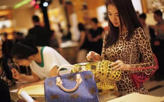 4 thứ người giàu sắm ít, kẻ nghèo mua nhiều Ảnh 2