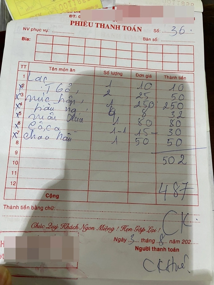 Cặp đôi đến quán ốc và dùng bữa hết 487.000 đồng