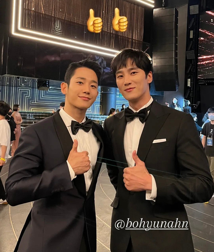 Ahn Bo Hyun và Jung Hae In có mối quan hệ thân thiết.
