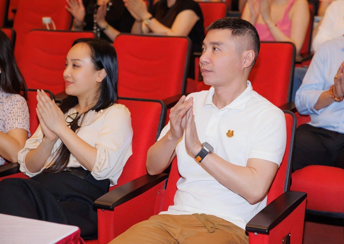 Thần sắc của nam nghệ sĩ tươi tắn trở lại sau thời gian dài chữa bệnh.