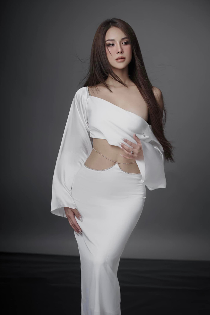 Vóc dáng nóng bỏng, gợi cảm của bà mẹ 2 con 