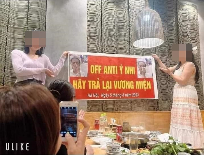 Nhiều người tự nhận là khách đến ăn tại quán ngày hôm đó cho biết nhóm anti-fan này gây rối trật tự công cộng