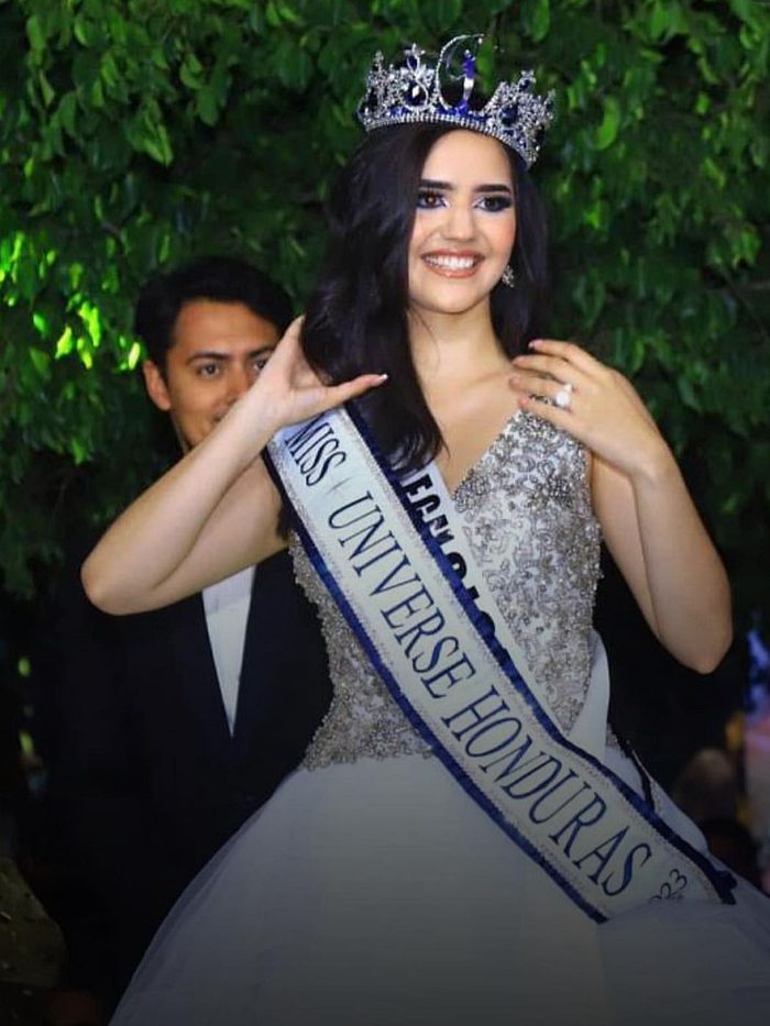 Zuheilyn Clemente được trao vương miện Hoa hậu Hoàn vũ Honduras 2023 hôm 4/8. Người đẹp 22 tuổi hiện là một người dẫn chương trình truyền hình.