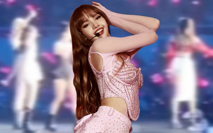 Lisa gây tranh cãi khi ném quà fan tặng trong concert tại Hà Nội Ảnh 2