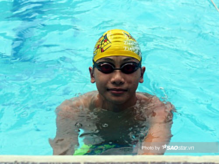 Nguyễn Hữu Kim Sơn (13 tuổi) ở thời điểm còn phải tập tại CLB bơi lội Kỳ Đồng.