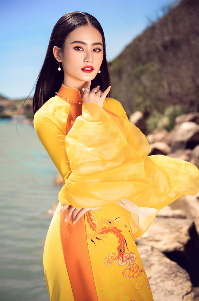 Chưa đầy 1 tháng đăng quang, nàng hậu vướng phải không ít ồn ào xoay quanh phát ngôn. (Ảnh tổng hợp)