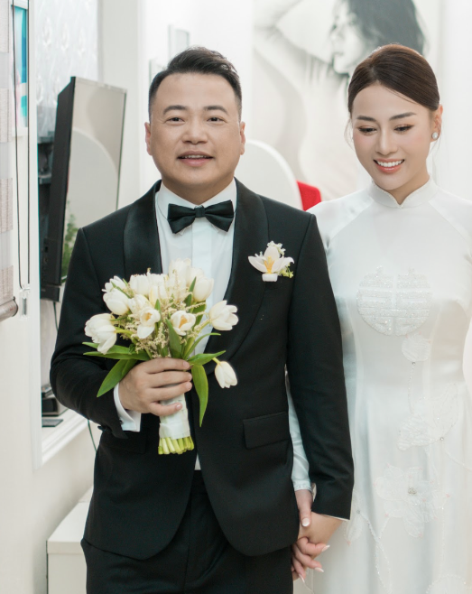 Lễ ăn hỏi của Phương Oanh và Shark Bình vào ngày 26/7 tại Phủ Lý, Hà Nam. 