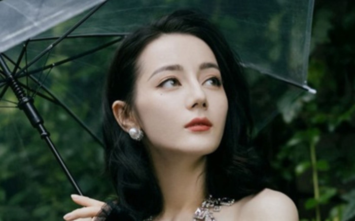 Xinh đẹp diễn hay là thế, Địch Lệ Nhiệt Ba vẫn bị khán giả chê cười vì một điều Ảnh 2