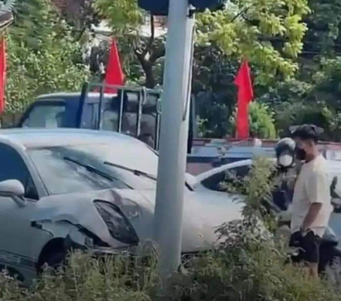  Siêu xe của Vũ Văn Thanh bị móp đầu Ảnh 1