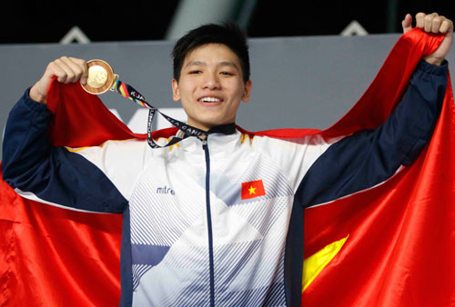 Những ngày qua, 'kình ngư' Nguyễn Hữu Kim Sơn (21 tuổi) bất ngờ trở thành cái tên nhận được nhiều sự quan tâm của cộng đồng mạng. 