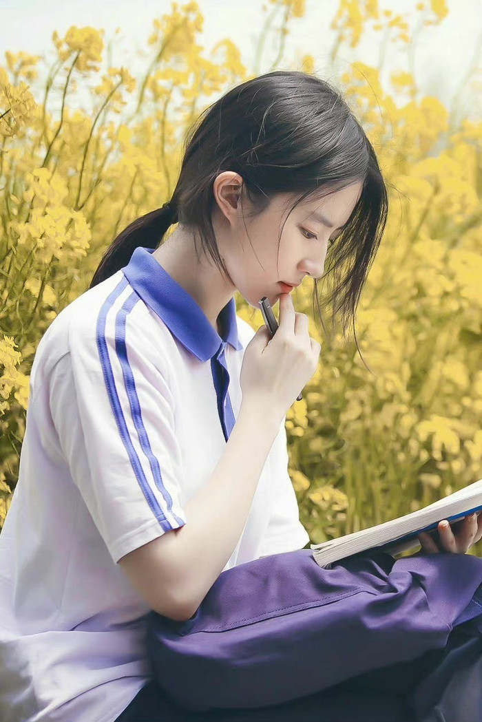 Lưu Diệc Phi gây thương nhớ với ngũ quan thanh tú, làn da trắng hồng.