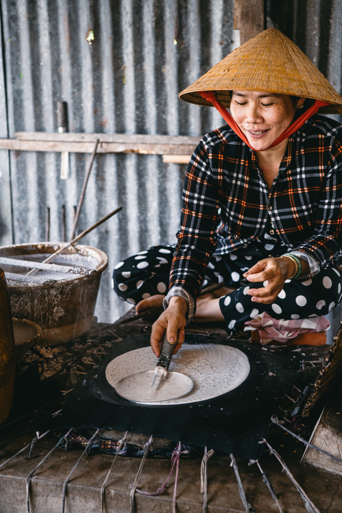  Diễn viên Quốc Trường tự tay làm bánh ở làng nghề truyền thống hơn 200 tuổi Ảnh 2