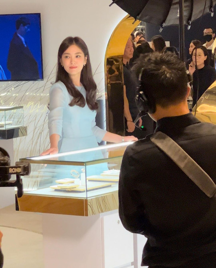  Song Hye Kyo gây sốt với khoảnh khắc xinh như búp bê bất chấp 'cam thường' Ảnh 3