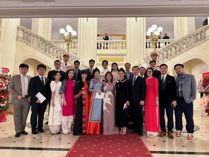  Thùy Tiên diện áo dài nền nã, cười tươi rói trong Lễ kỷ niệm 78 năm Quốc Khánh Ảnh 3