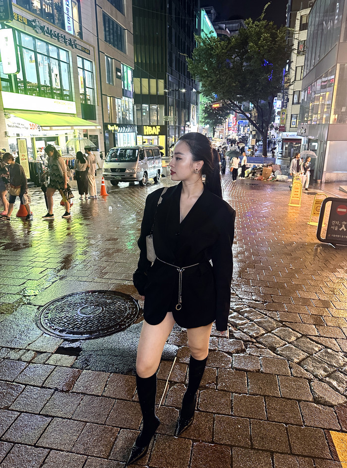 Street style của mẫu ảnh đẹp nao lòng, xứng danh 'ngọc nữ lookbook không tuổi' Ảnh 3