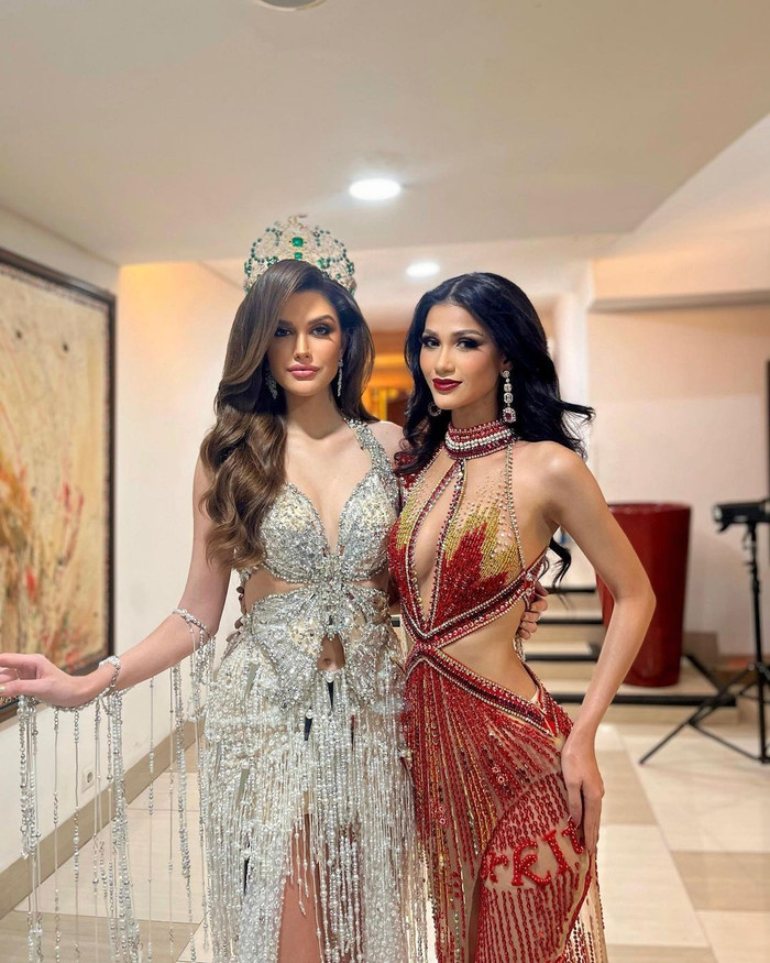 Trong màn đọ sắc cùng đương kim Miss Grand International - Isabella Menin (trái) trước đêm chung kết, người đẹp lộ rõ ngoại hình kém săn chắc của mình. 
