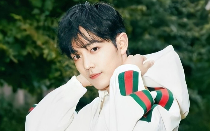 Tiêu Chiến khoe góc nghiêng cực phẩm, để lộ 1 chi tiết khiến hội chị em mê đắm Ảnh 2