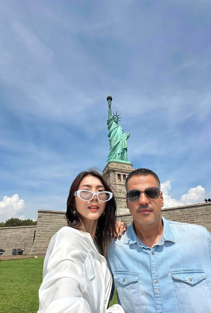 Trong hơn 5 năm bên nhau, Ngọc Quyên nhận thấy người yêu chân thành, muốn bao bọc, che chở mẹ con cô. 