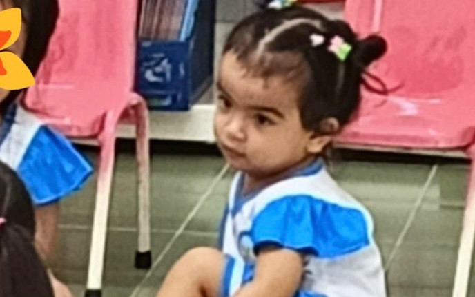 Ái nữ nhà Võ Hạ Trâm có biểu cảm gây chú ý khi đến trường: Sao mà suy tư quá! Ảnh 2