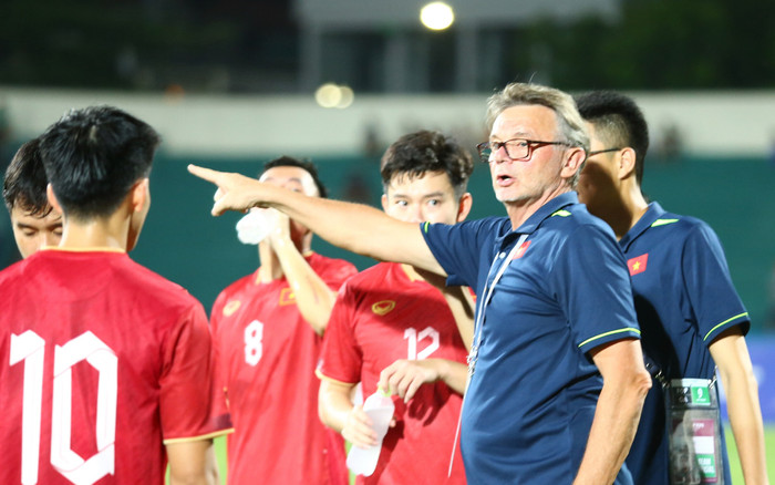 Cần HLV phù hợp, hay chờ cầu thủ nhuần nhuyễn chiến thuật của HLV? Ảnh 2