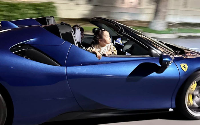 Lái siêu xe chở ái nữ đi dạo, Cường Đô La 'rào' trước điều này tránh gây tranh cãi Ảnh 2