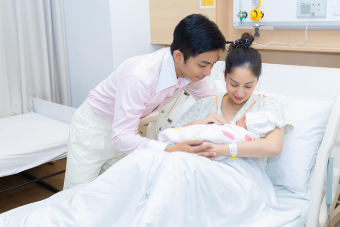 Những hình ảnh đầu tiên của nhóc tỳ thứ ba nhà Khánh Thi - Phan Hiển.