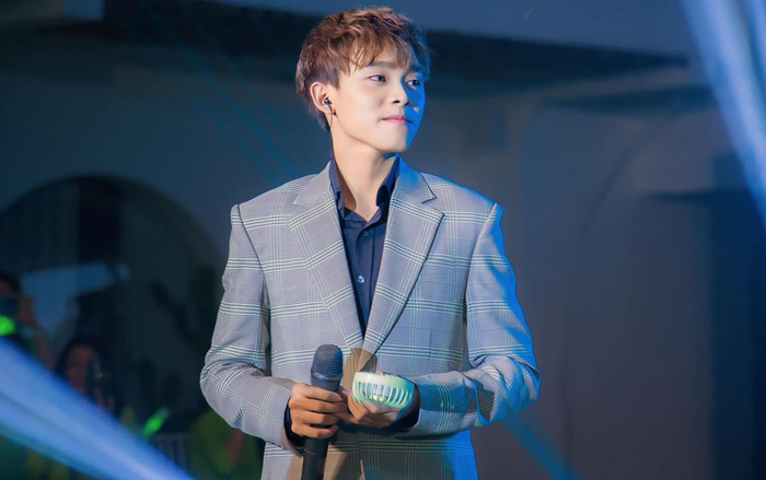 Fan Hồ Văn Cường dành tặng nam ca sĩ món quà đặc biệt trước thềm show diễn mới Ảnh 2