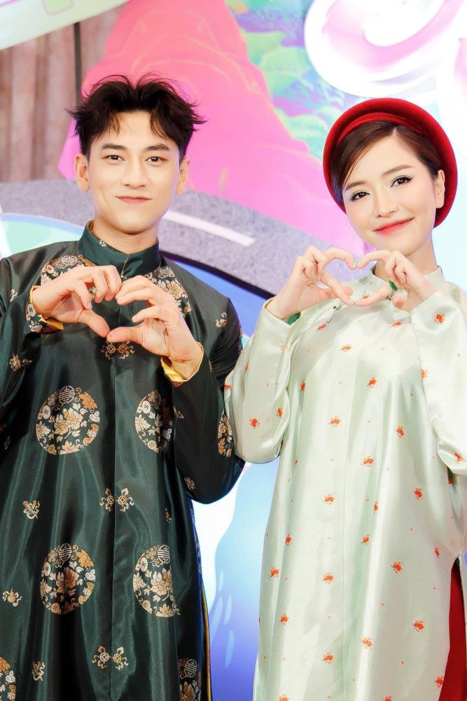 Cặp đôi đang tham gia chung một chương trình truyền hình. (Ảnh tổng hợp)