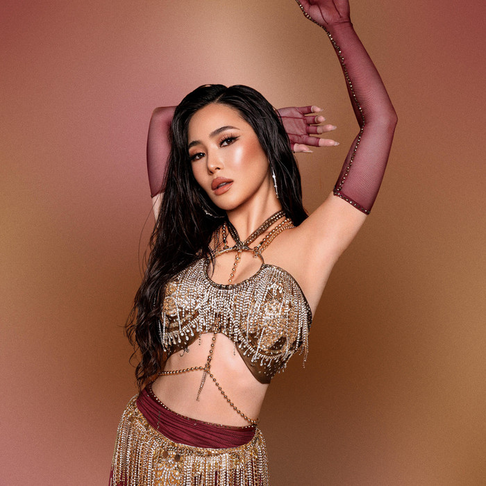 Hình ảnh nóng bỏng, quyến rũ của Hương Tràm trong MV mới sau 4 năm sang Mỹ định cư. 