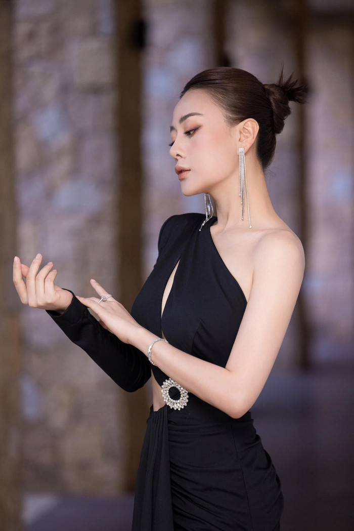 Phương Oanh tái xuất làng giải trí sau khoảng thời gian dài im hơi lặng tiếng. (Ảnh: FBNV)