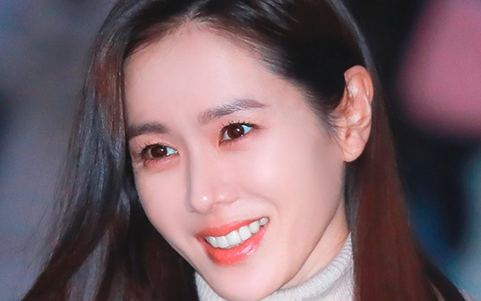 Son Ye Jin tiết lộ nụ hôn đầu trên phim trường, hóa ra không phải Hyun Bin Ảnh 2