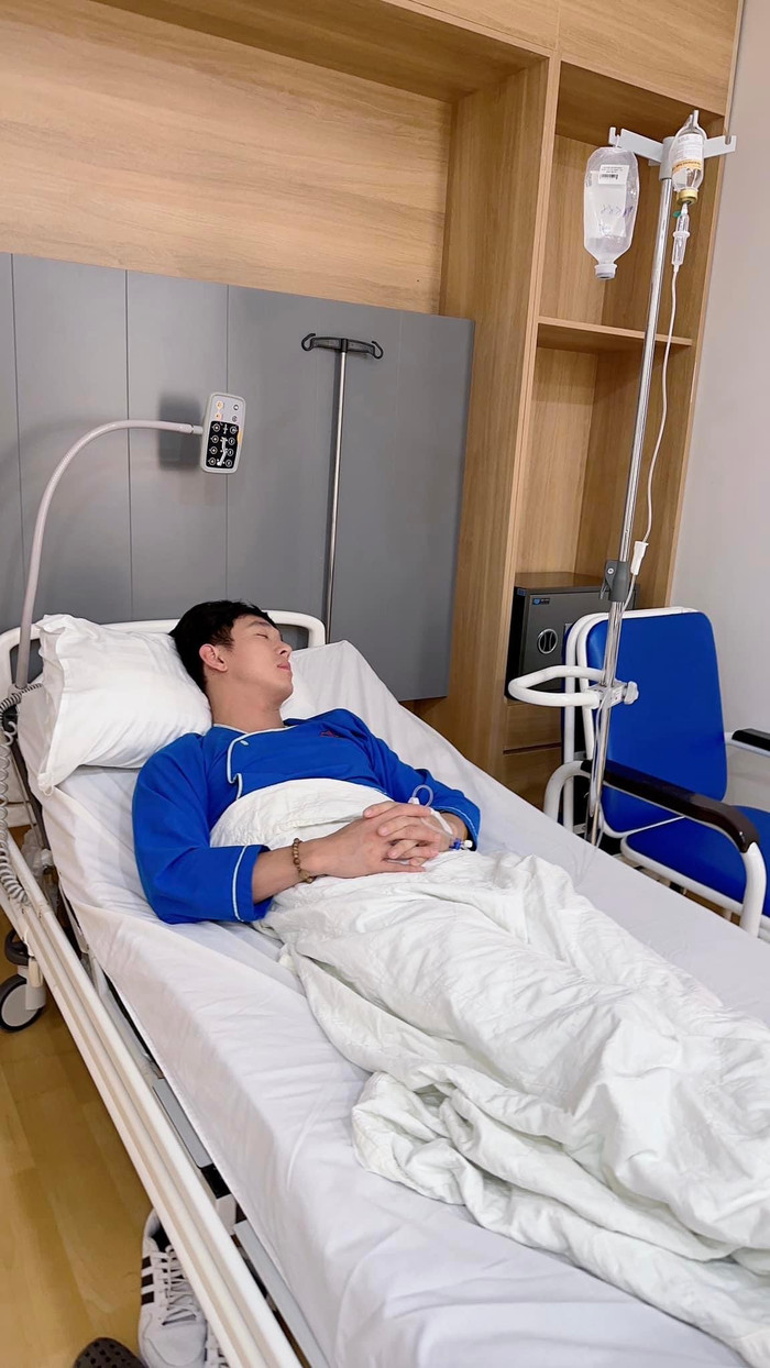 Trước đó Song Luân chia sẻ hình ảnh nhập viện khiến fan không khỏi lo lắng