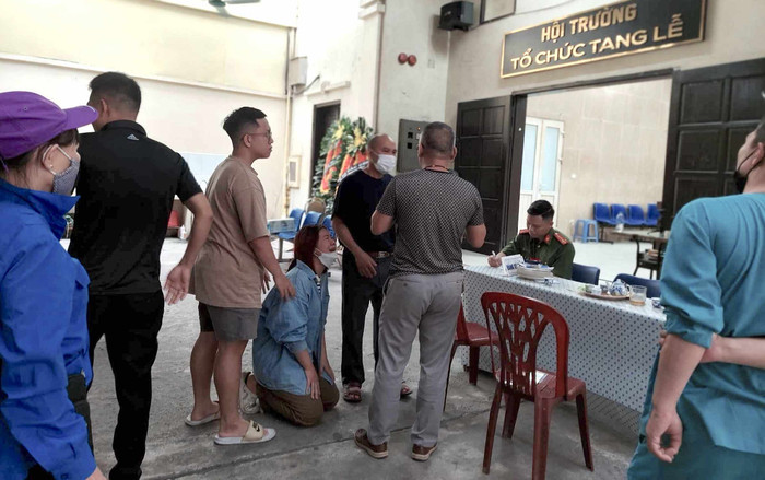 Vụ cháy chung cư mini: Gia đình 8 người nhưng mới chỉ tìm thấy 1 thi thể bé gái Ảnh 2