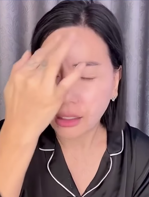 Hình ảnh nữ diễn viên thoa kem được đưa vào đoạn clip để quảng cáo một sản phẩm làm đẹp.