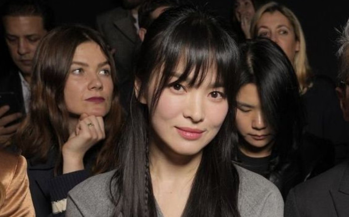 Đang mải mê với những cuộc vui, Song Hye Kyo bất ngờ để đối thủ vượt mặt Ảnh 2