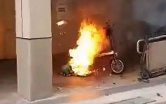 Hiểm họa khôn lường từ thói quen cắm sạc pin xe máy, xe đạp điện qua đêm Ảnh 2