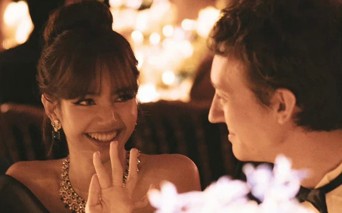 Không chỉ về ra mắt, bạn trai tin đồn còn làm việc này cùng gia đình Lisa Ảnh 2