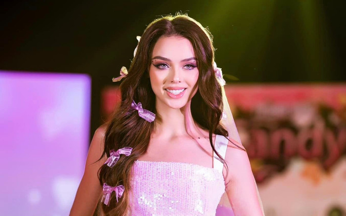 Vợ Tây của Bùi Tiến Dũng trở lại sàn diễn, nhan sắc ví như nữ thần Ảnh 2