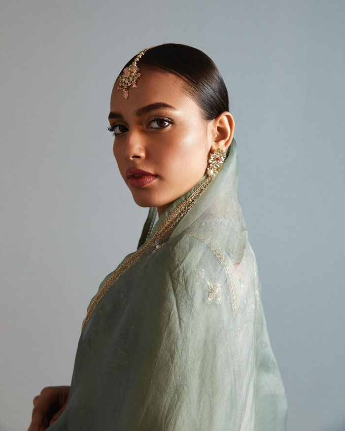 Tân hoa hậu Hoàn vũ Pakistan sở hữu gương mặt sắc sảo, đậm chất cổ điển, cuốn hút.