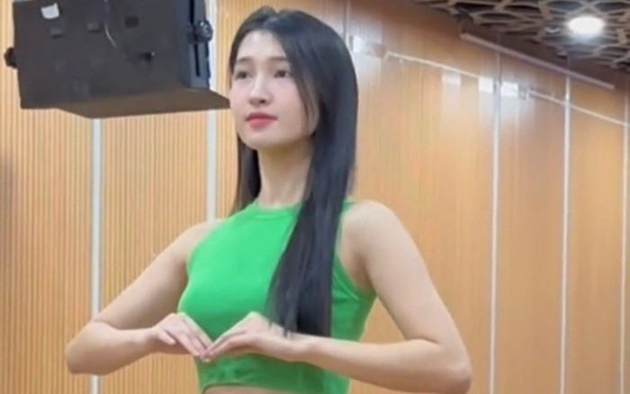 Phương Nhi để mặt mộc, tập catwalk cực mượt trước thềm Miss International 2023 Ảnh 2