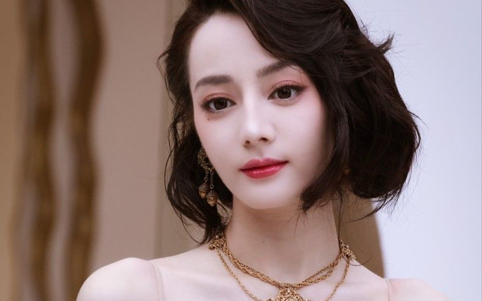 Địch Lệ Nhiệt Ba sắp sửa bị 'mỹ nhân Tân Cương' mới nổi soán ngôi đỉnh lưu Ảnh 2