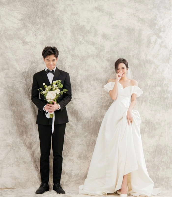 Vẫn như cách khi họ hẹn hò, không quá phô trương, sến súa nhưng đầy tình yêu, chân thành. 