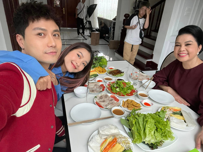 Gia Đình Mình Vui Bất Thình Lình vừa hết, Khả Ngân - Thanh Sơn công khai tình tứ Ảnh 5