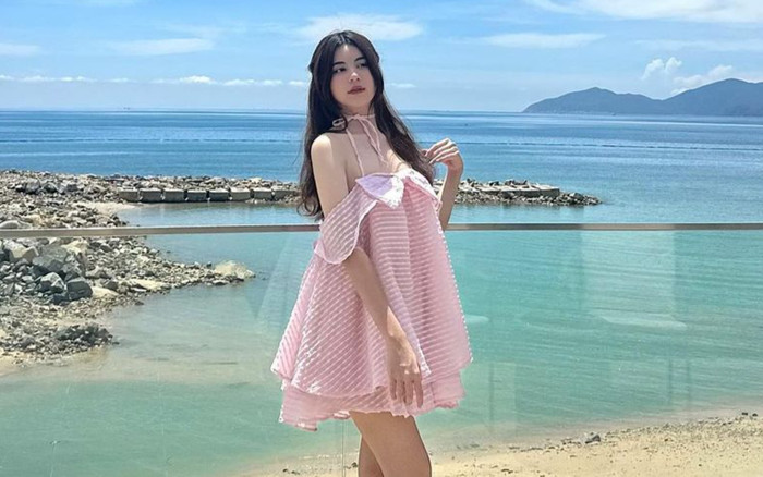 Ái nữ Hạt Dẻ diện trang phục khoe vai trần, visual 'xinh như thiên thần' Ảnh 2