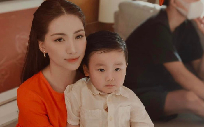 Hòa Minzy xin lỗi quý tử vì không cho con một gia đình trọn vẹn Ảnh 2