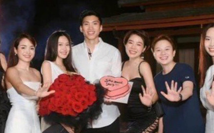 Full HD hậu trường Đoàn Văn Hậu cầu hôn bạn gái Ảnh 2